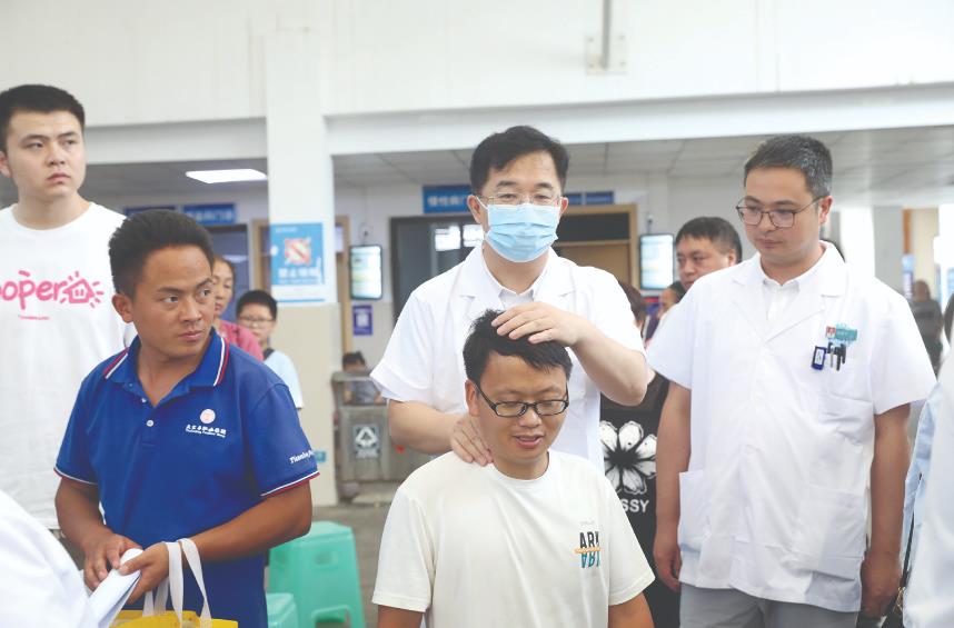 图片新闻总局运医所专家贵州织.jpg