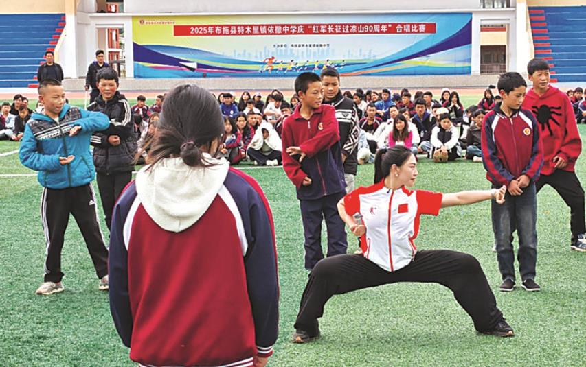 图片新闻体育支教扎根大山深处 体.jpg