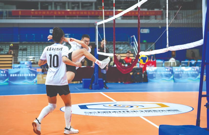 图片新闻从大学课堂到和球赛场 欧.jpg